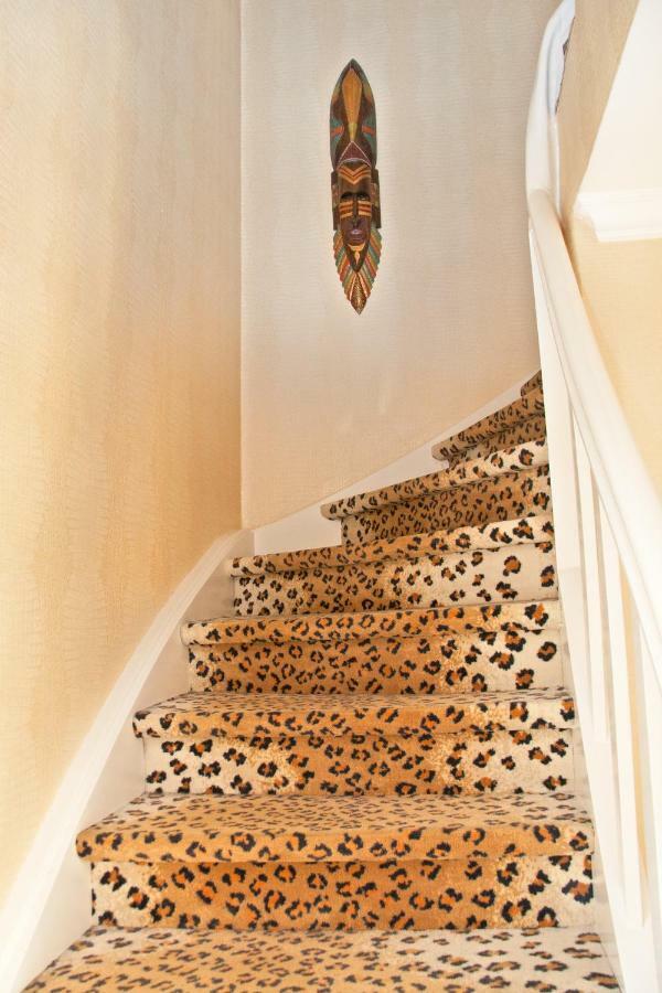 Lion Homestay München Buitenkant foto