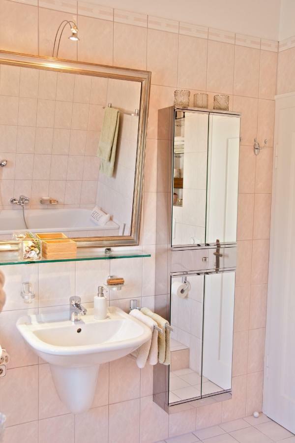 Lion Homestay München Buitenkant foto